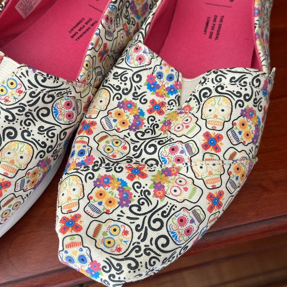 TOMS Day of the Dead Dia de los Muertos Flats 7.5 EUC Glow in the Dark - Picture 3 of 6